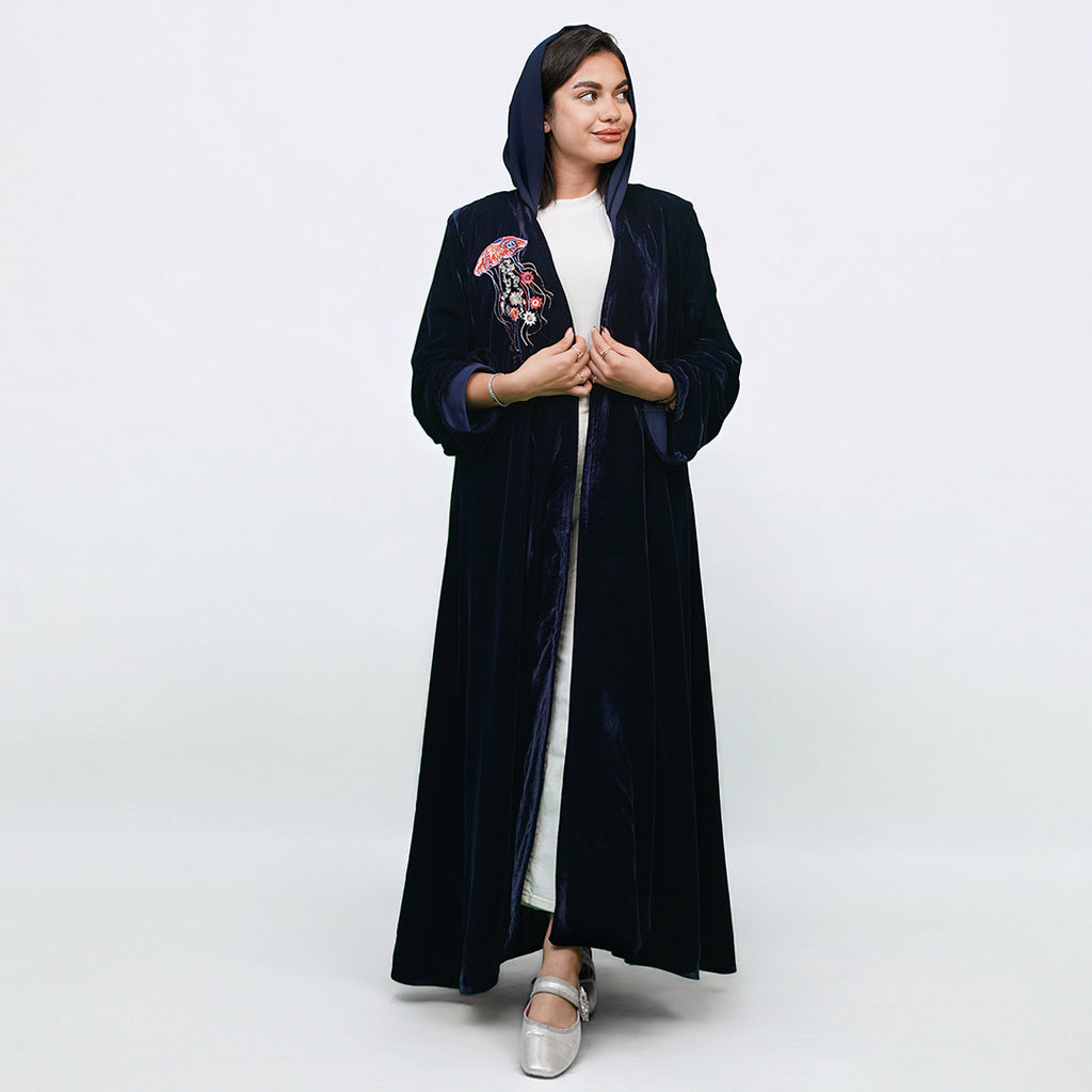 مخمل كحلي بتطريز قنديل