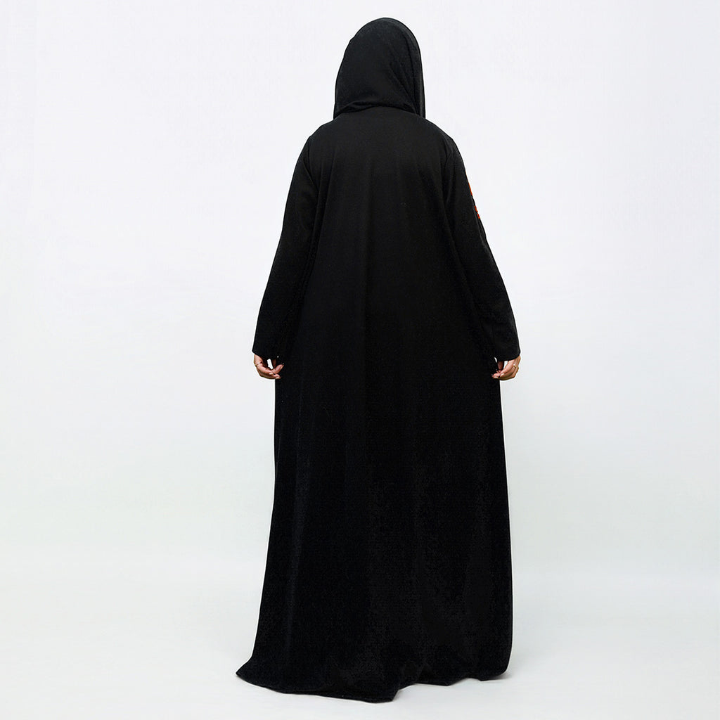 صوف اسود مطرز