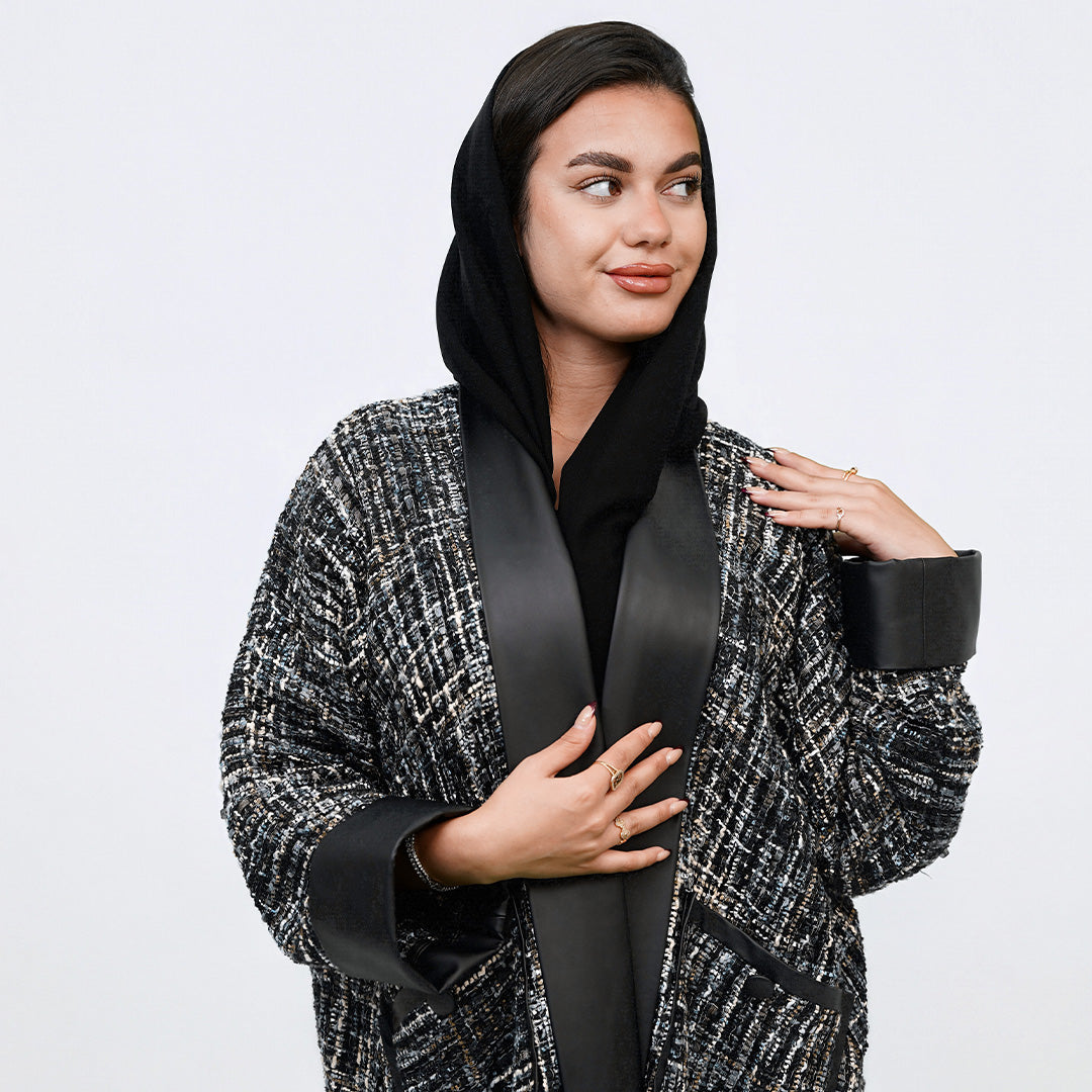 شانيل اسود مع جلد