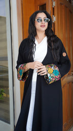 Leaf-patterned abaya