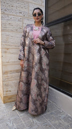 Pink jacquard abaya with feather pattern