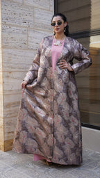 Pink jacquard abaya with feather pattern