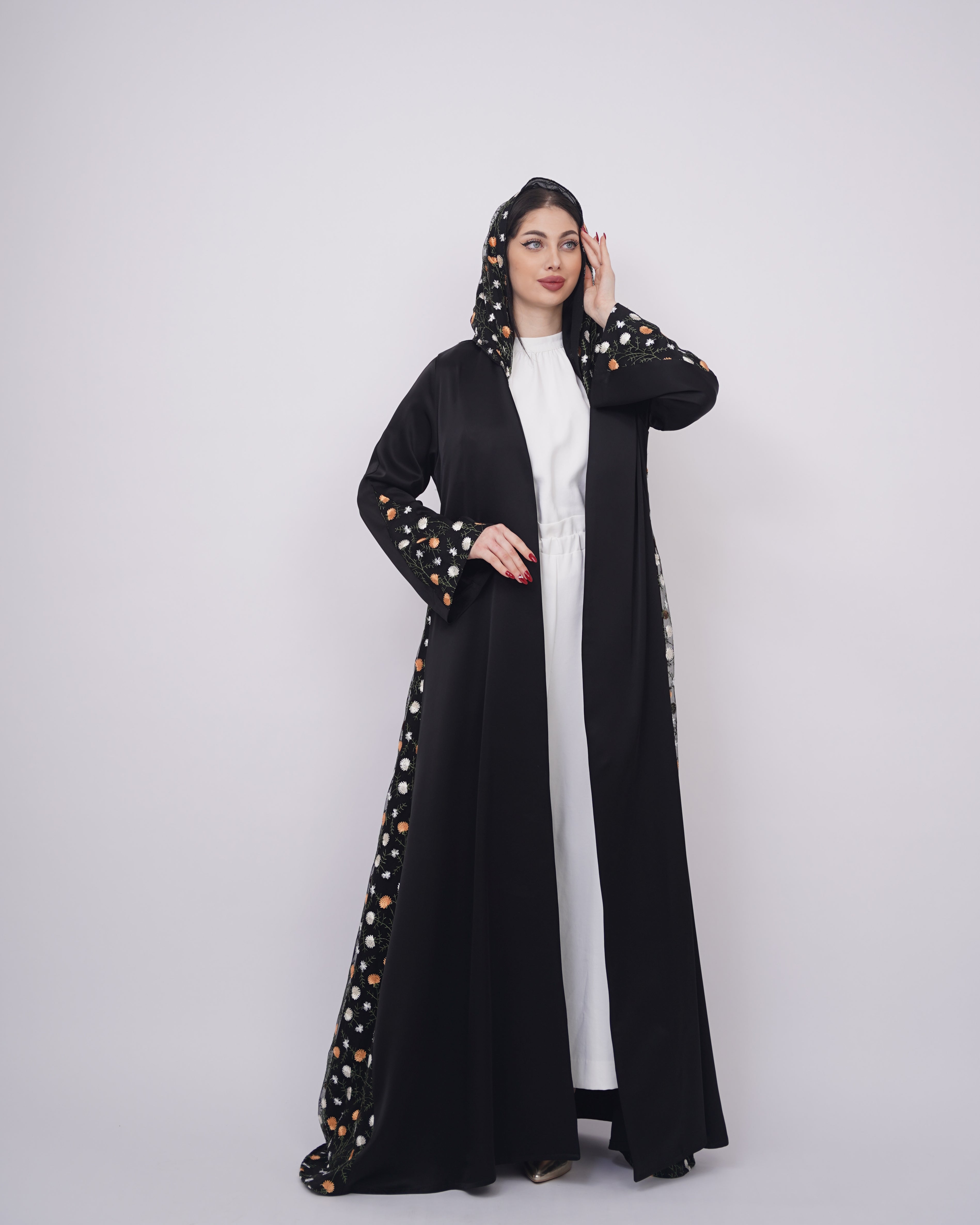 حبر اسود ودانتيل ورد