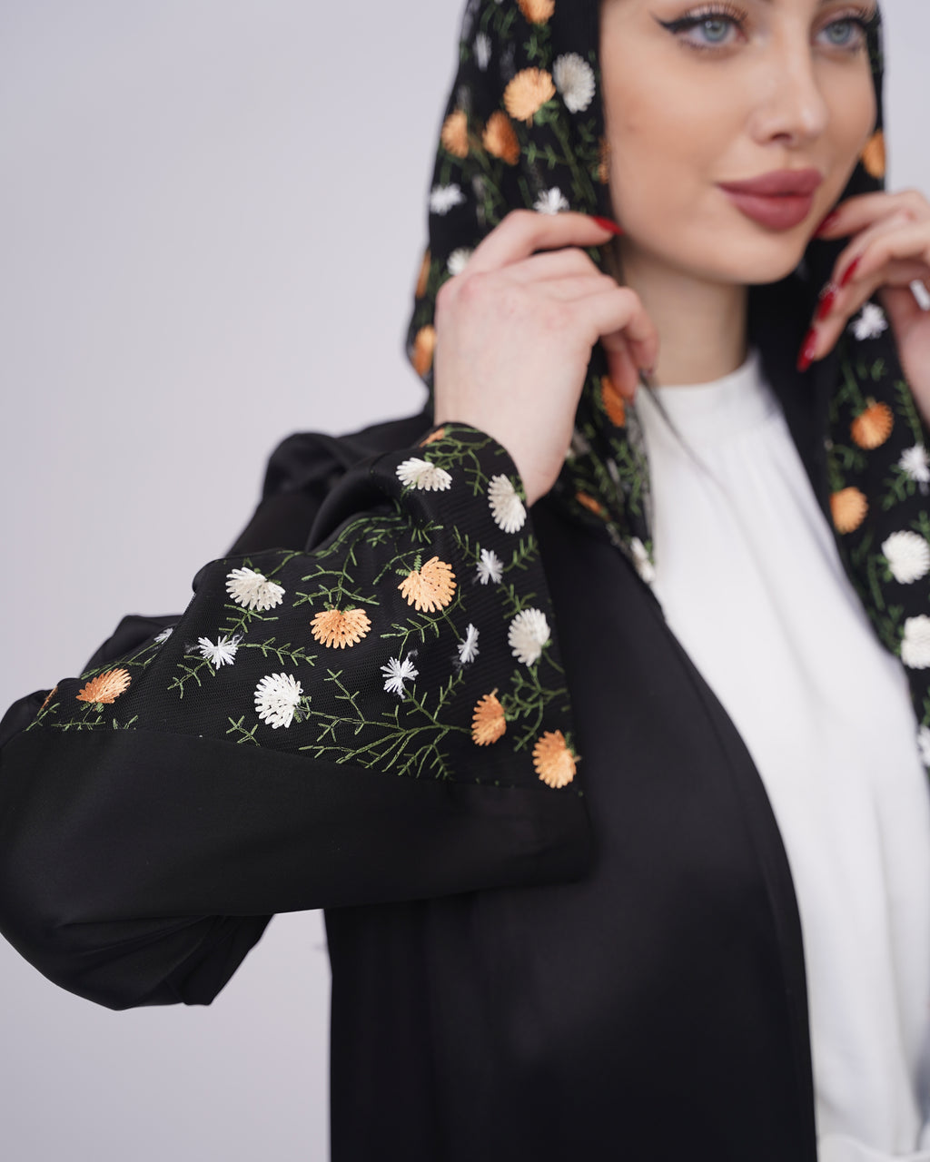 حبر اسود ودانتيل ورد