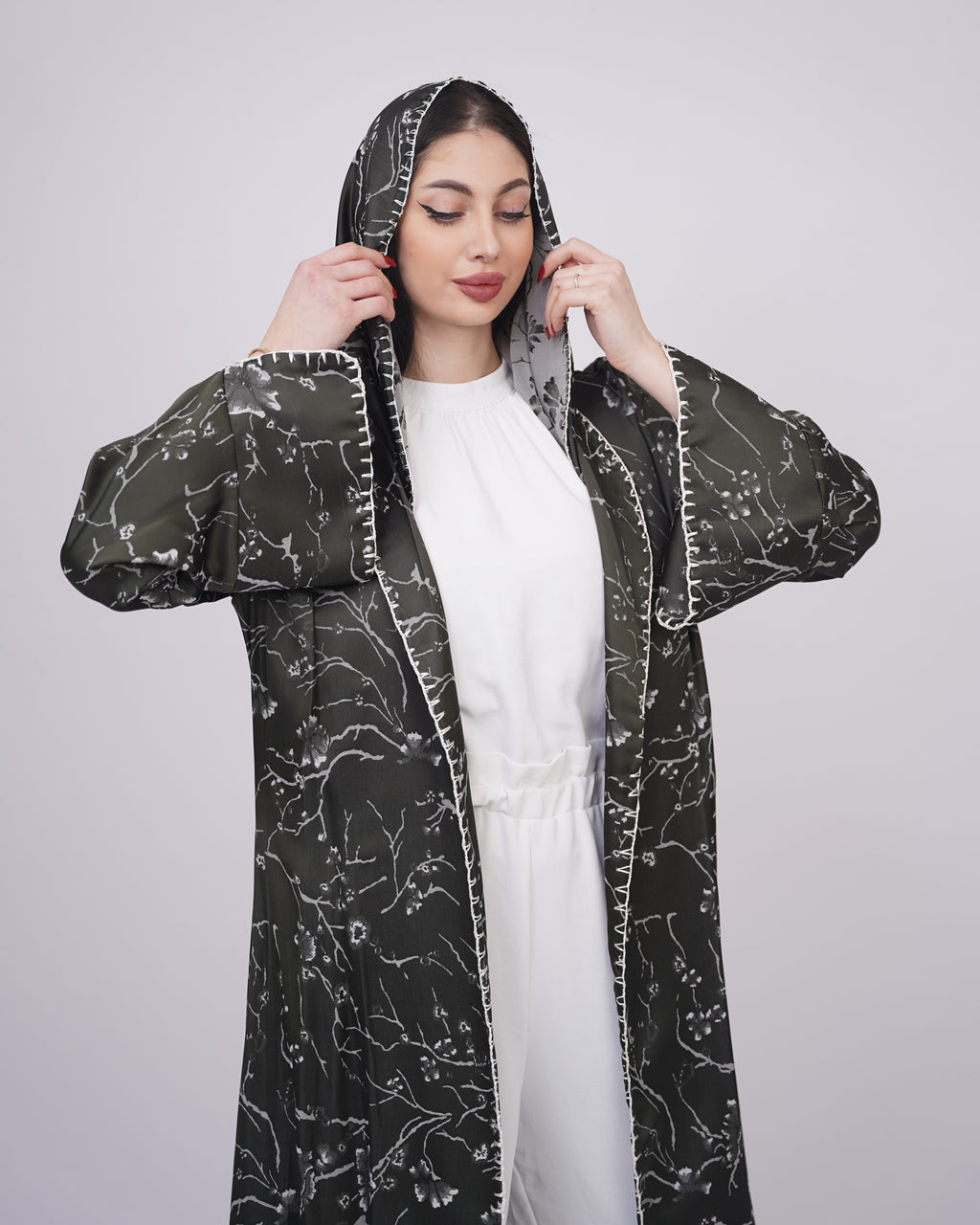 حرير زيتي مطرز