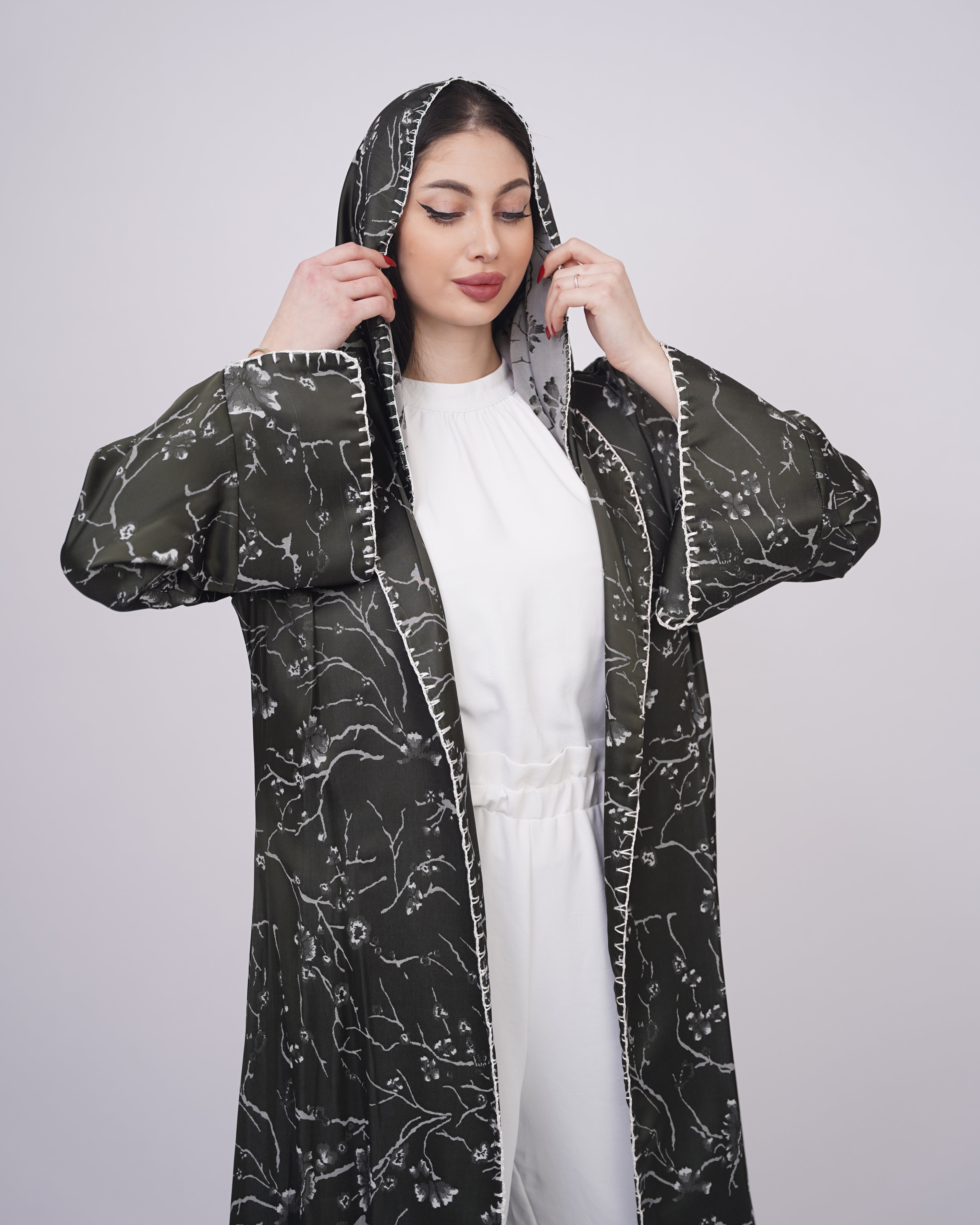 حرير زيتي مطرز